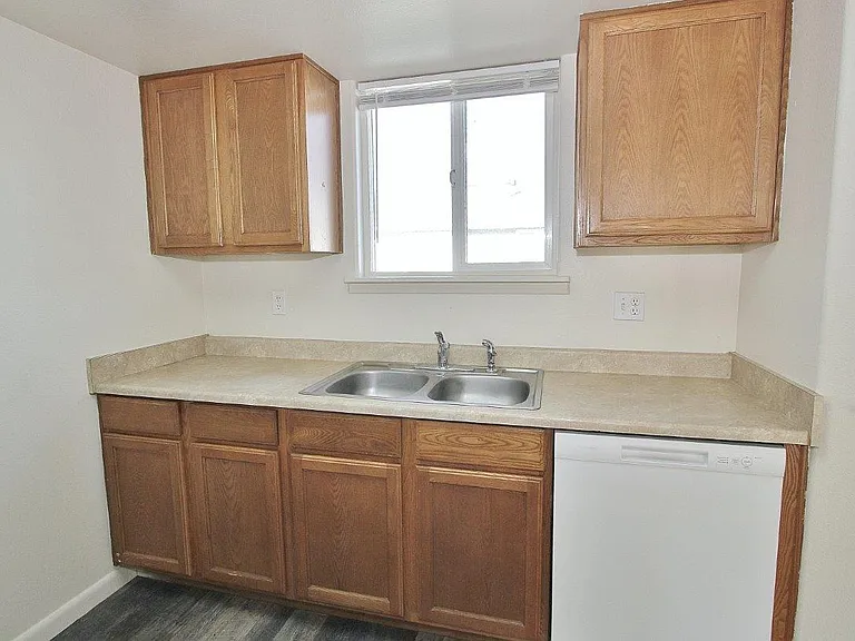 525 N Moffatt Ave #2 — Photo 8