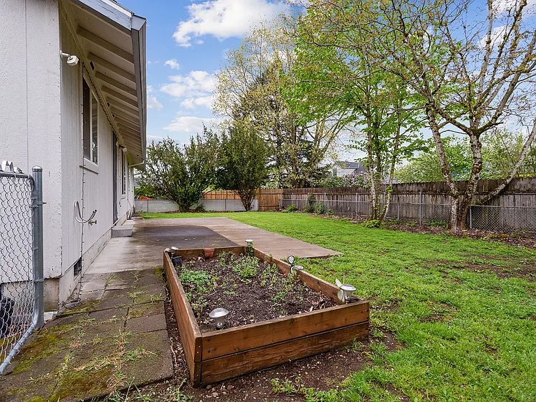 5240 SE 63rd Ave — Photo 3
