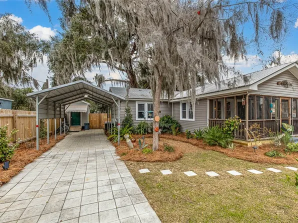 306 6th St W, Darien, GA 31305