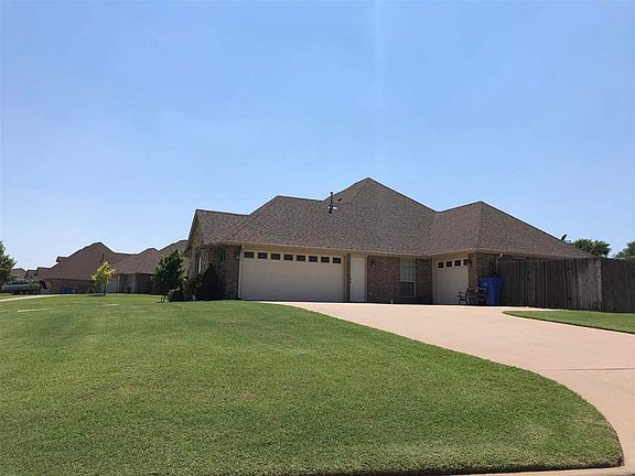 2nd image of 1001 Hummingbird Dr