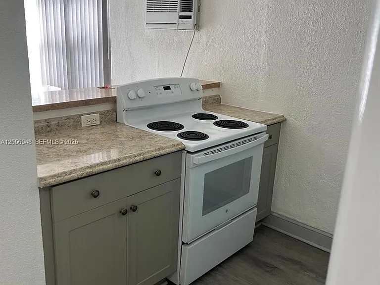 1322 SW 7th St #6 — Photo 11