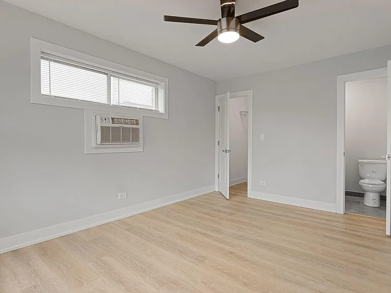 1303 W Estes Ave #3E — Photo 8