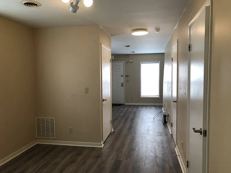 3 bed, 1.5 bath, 1148 sqft, $2,000 — Photo 3