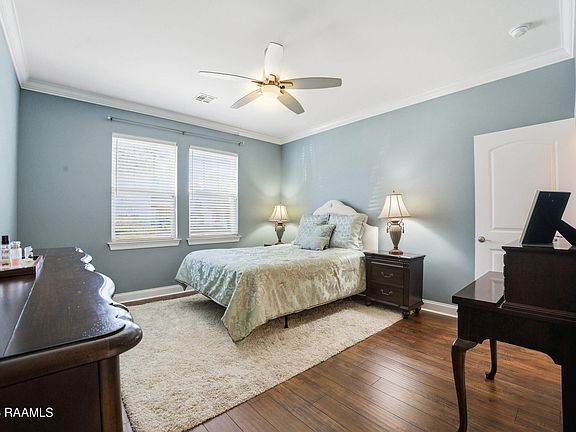 3rd image of 216 Harbor Bend Blvd