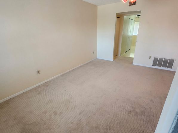 821 Elm St APT 4