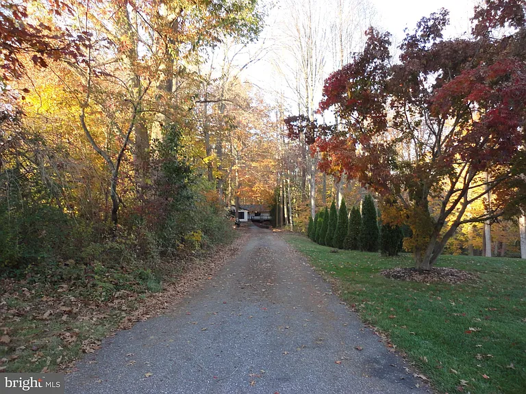 814 Rustic Ln — Photo 12