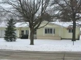 426 E 4th St, Readlyn, IA 50668