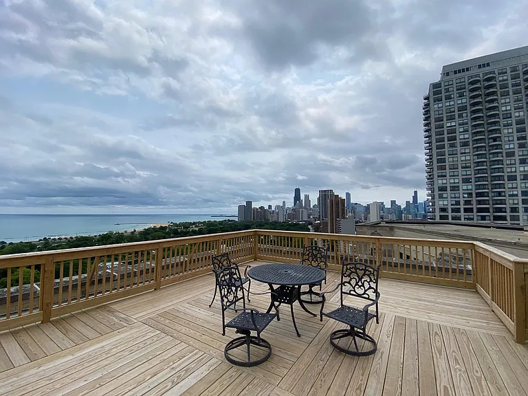 2000 N Lincoln Park W #1007 — Photo 8
