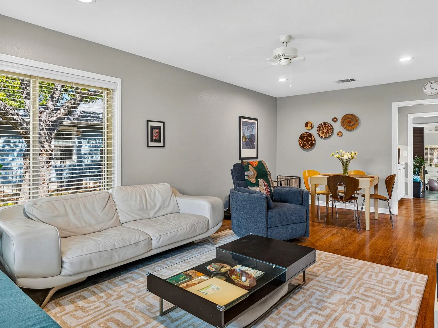 3 bed, 2.0 bath, 1217 sqft, $3,500 — Photo 4