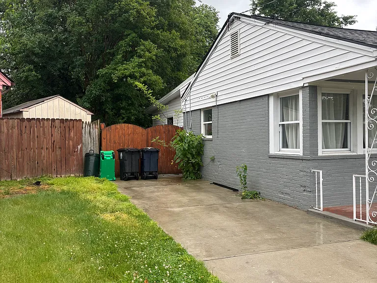 2503 Berkley St — Photo 14