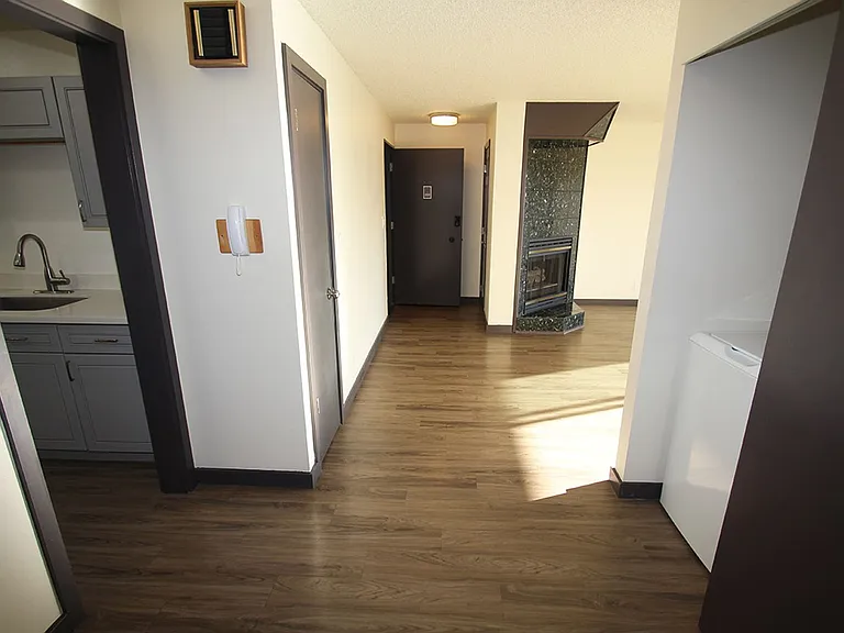 Hamilton Hall Apartments - Queen Anne — Photo 2