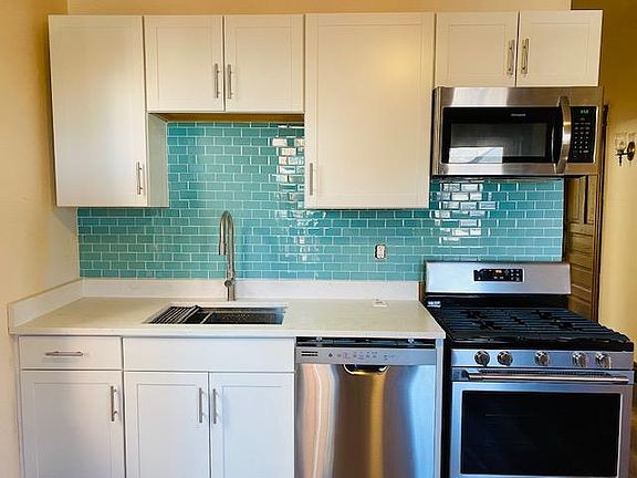4th image of 1410 W Cornelia Ave #2