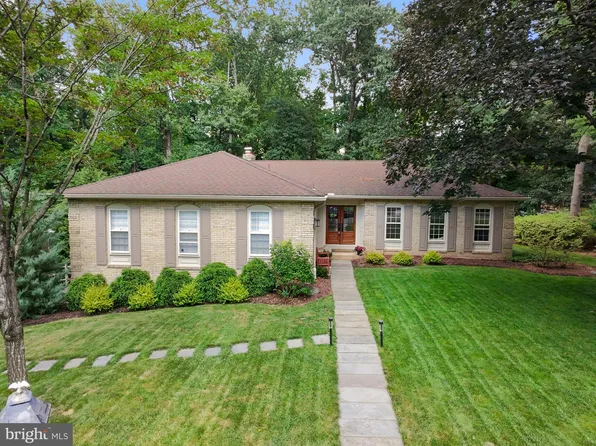 8800 Lynnhurst Dr, Fairfax, VA 22031