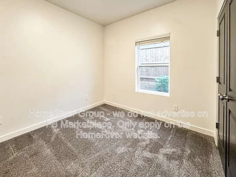 305 E 7th St — Photo 14