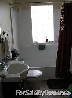 4th image of 244 Carmen Ave