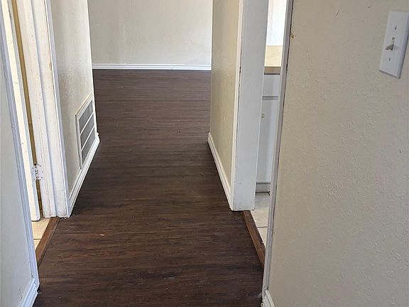 5th image of 1221 Houston St Unit 4