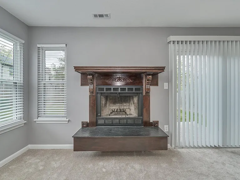 4752 Woodglen Ct — Photo 7