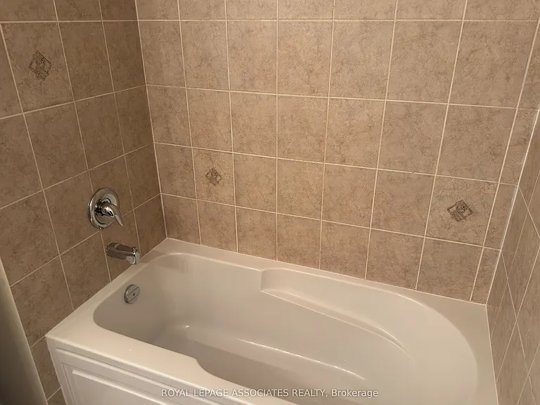 75 Meltwater Cres #UPPER LV — Photo 14