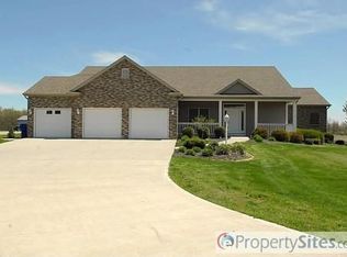 13635 Marion Center Rd, Hoagland, IN 46745