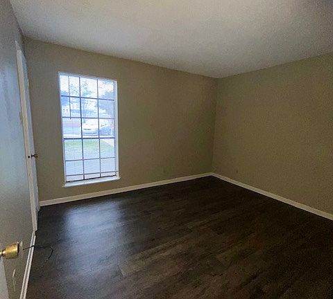 5th image of 226 Londonderry Dr