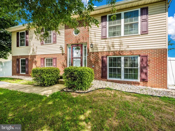 69 Jester Ct, Inwood, WV 25428