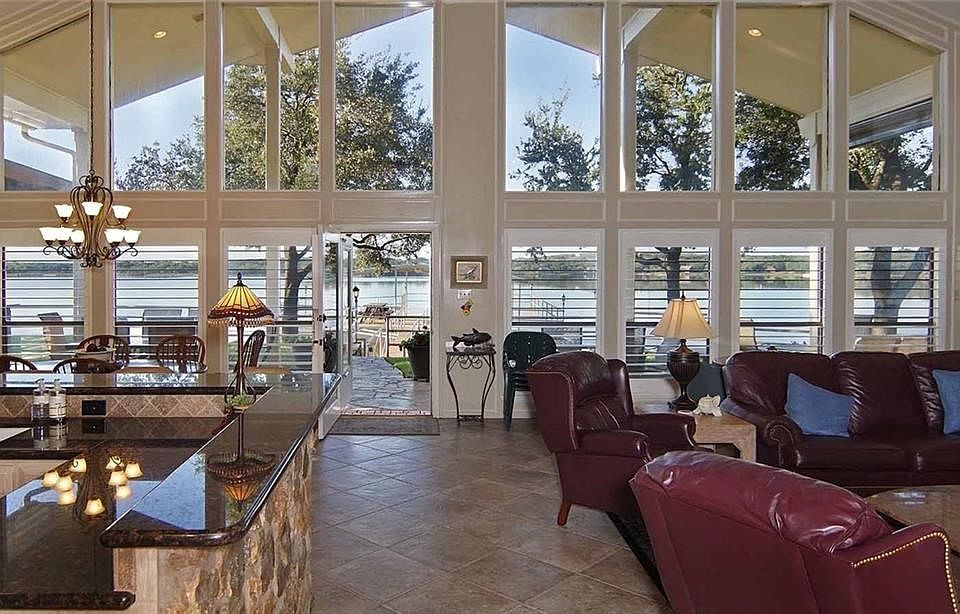 1st image of 1021 Agarita Cir