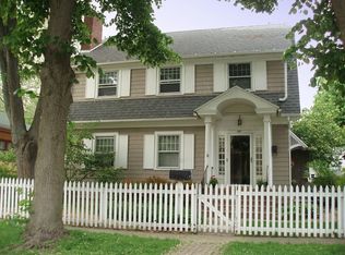 149 Lawrence Ave, Woodstock, IL 60098