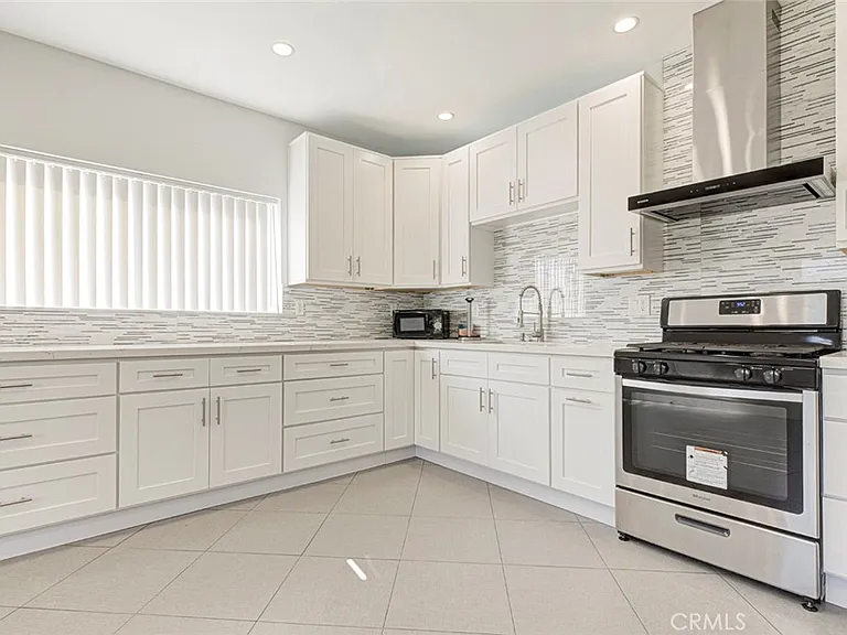 14728 Kingsbury St — Photo 7