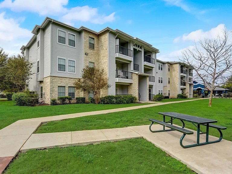 Oasis at Plum Creek Apartments — Photo 12