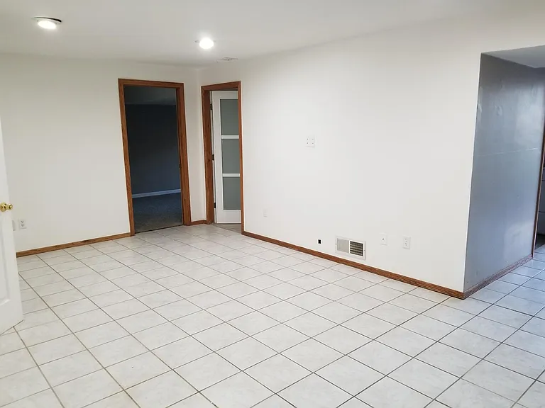 1043 Eastview Cir — Photo 11
