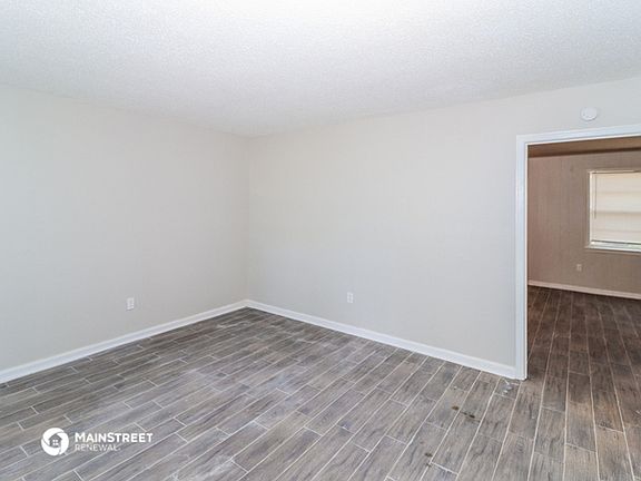 4th image of 3809 Voltaire Ave