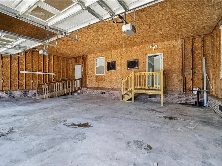 1032 Lynch Rd — Photo 25