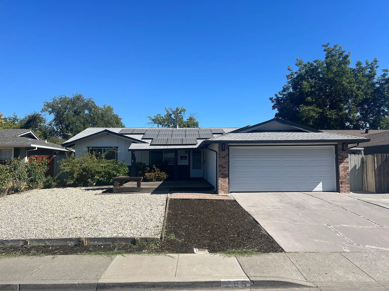 5 bed, 1652 sqft, $3,025 — Photo 1