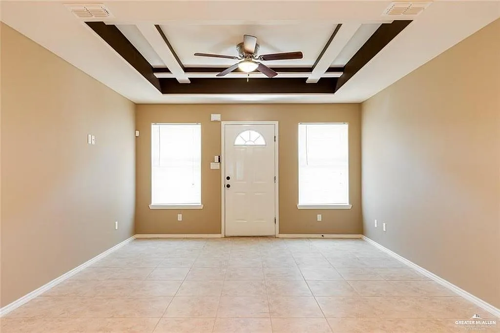 2 bed, 1.0 bath, 3808 sqft, $1,100 — Photo 2