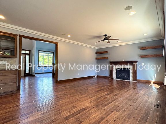 4th image of 2416 13th Ave NW