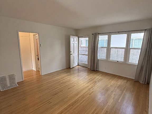 Living Room (From Kitchen entrace)