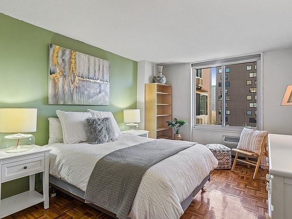 4th image of 555 Main St #908