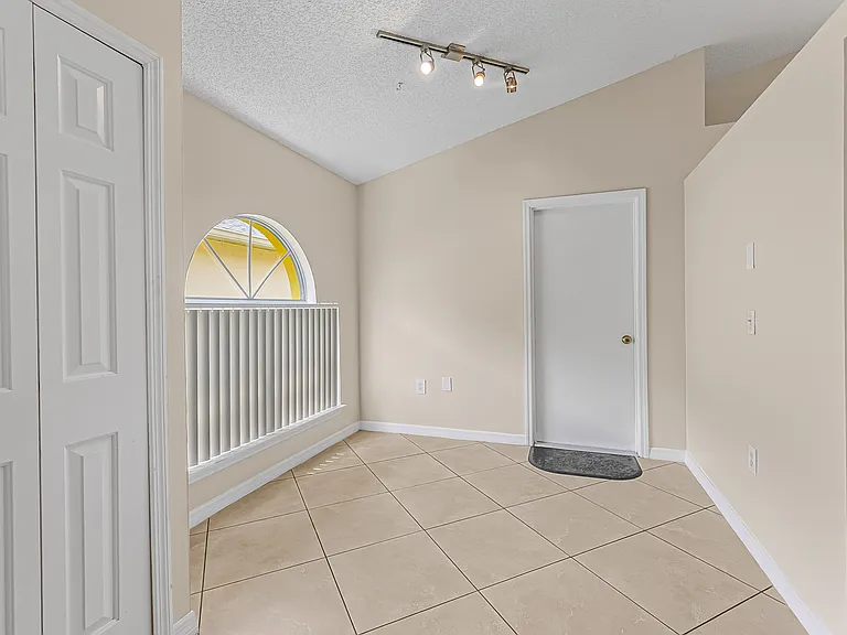 2941 Saint James Ln — Photo 13