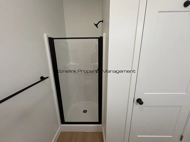 265 Manton Ave — Photo 26