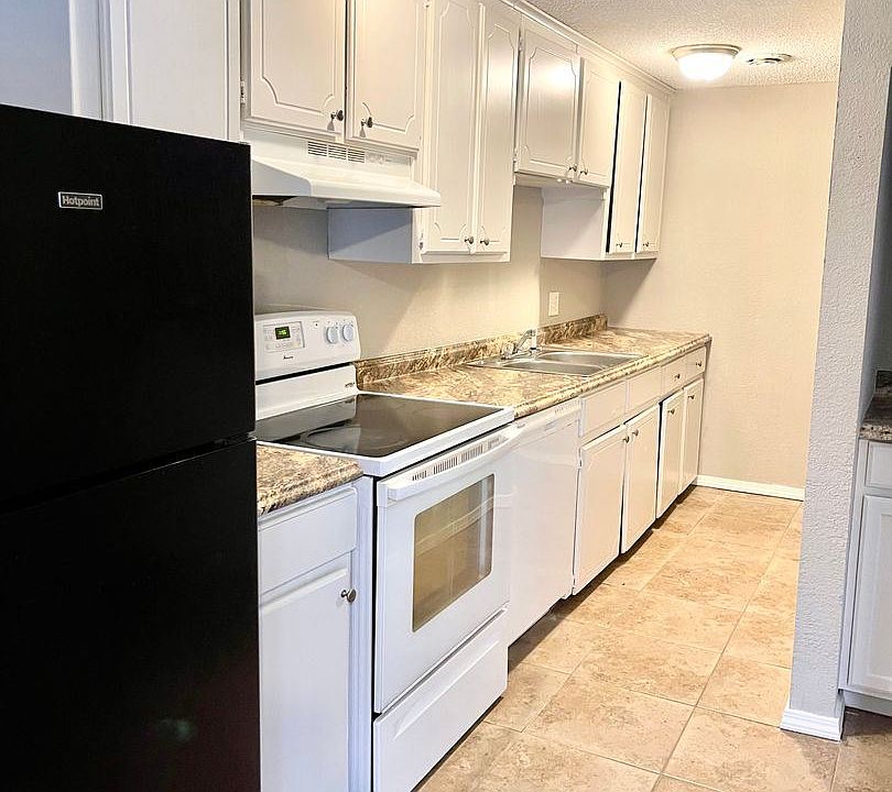 1st image of 5623 S Quincy Ave #1404