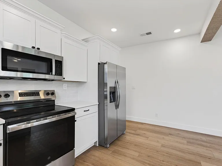 330 Main St — Photo 15