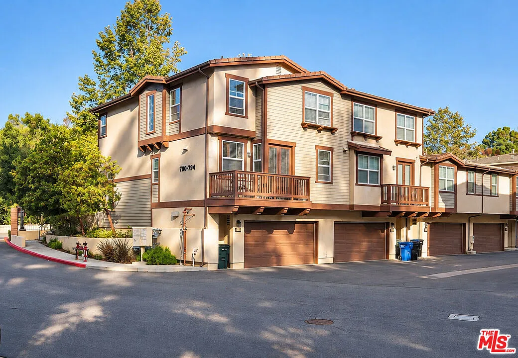 3 bed, 2.5 bath, 1847 sqft, $5,500 — Photo 1