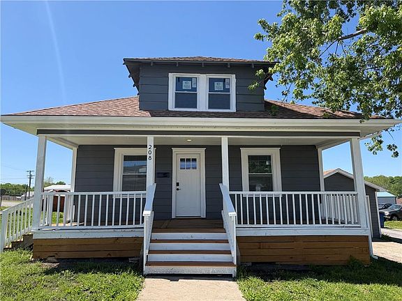 2nd image of 208 N Camden St
