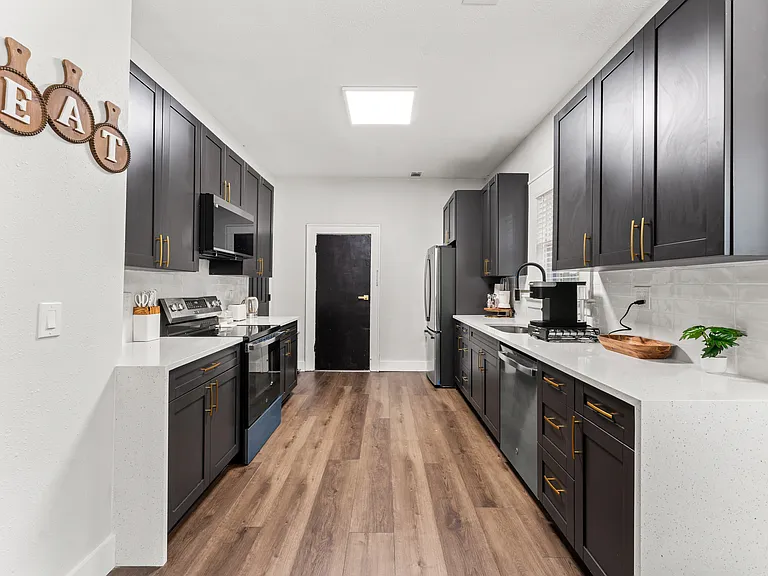 2811 N Market St — Photo 7