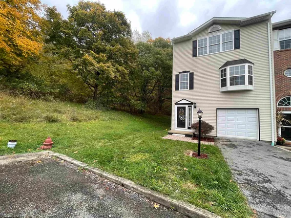 36 Fairway Dr, Mount Clare, WV 26408