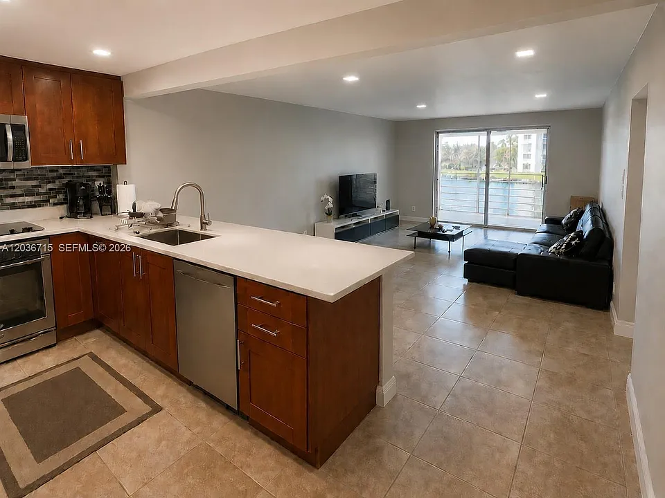 301 SE 3rd St #204