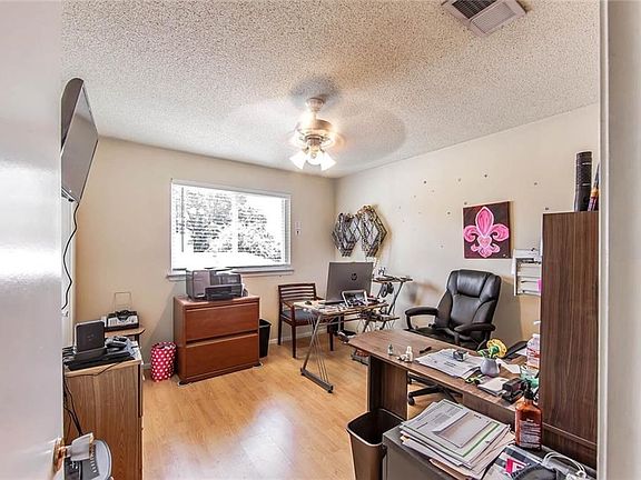 5th image of 2339 Holiday Dr