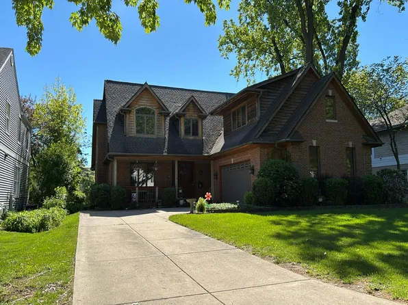 349 S Bristol Ln, Arlington Heights, IL 60005
