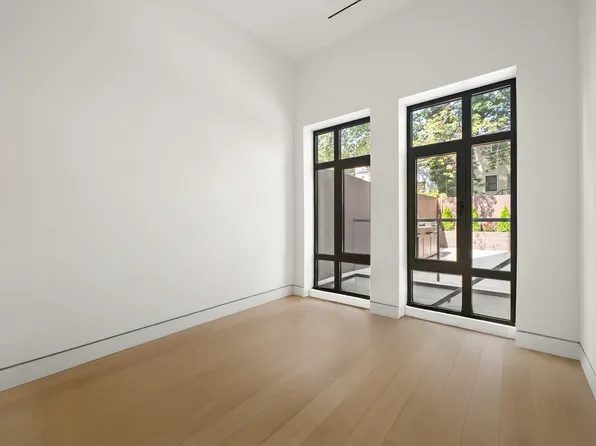 259 Halsey Street image 8 of 11