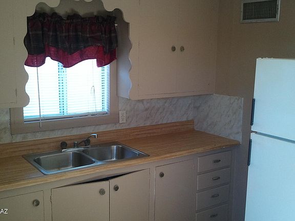 3rd image of 114 E Blacklidge Dr